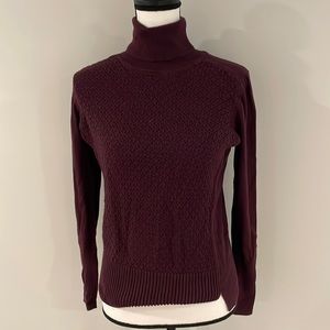 Turtle neck fitted sweater